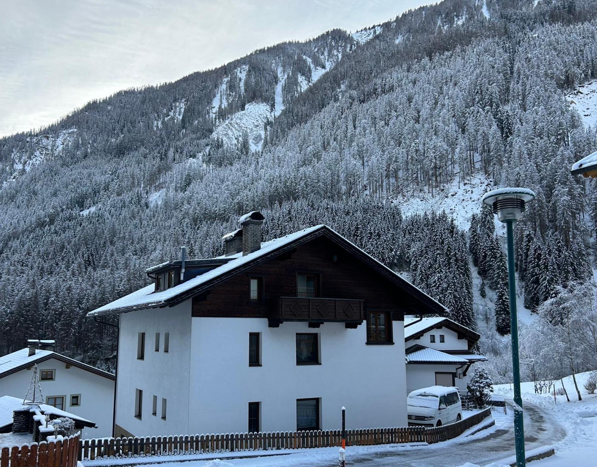 Ferienwohnung Haus Waldblick Hopfgarten in Defereggen Exterior foto